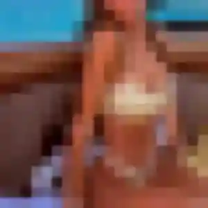 Anne-Sophie, 20 ans, connectée à Billère pour un rencontre cougar