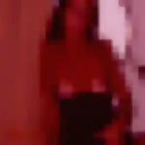 Contacte Elena, 34 ans à Clichy-sous-Bois en privé