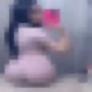 Laure, 36 ans, disponible à La Ville-du-Bois pour un rencontre cougar