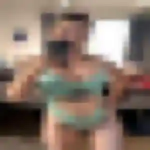 rencontre cougar à Le Rove : photo de Uranie, 21 ans - sans engagement