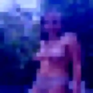 Janine (21 ans) à Les Arcs cherche une rencontre ce soir