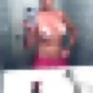 Deborah, femme de 25 ans cherche rencontre cougar à Les Avirons
