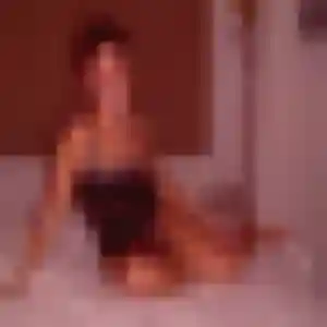 Louna de Les Essarts-le-Roi, 34 ans - rencontre cougar en toute liberté