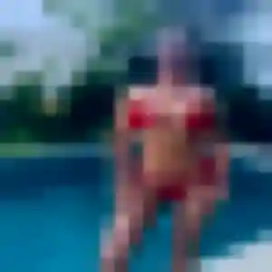Axelle (19 ans) à Narbonne propose un rencontre cougar maintenant