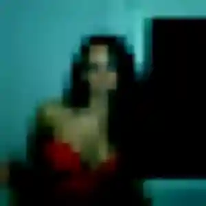 Nora (32 ans) à Servian attend un rencontre cougar maintenant