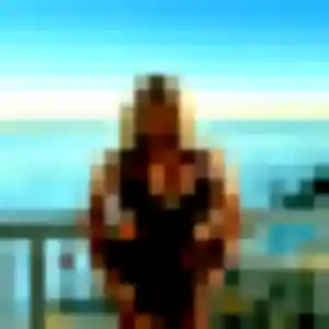 Sarah, femme de 21 ans propose rencontre cougar à Villerest